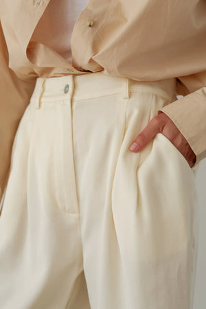DONNI PLEATED TROUSER IN CREME