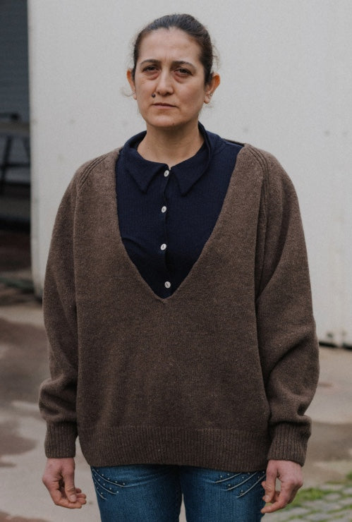 BASERANGE SOAR V NECK IN BROWN MERINO WOOL