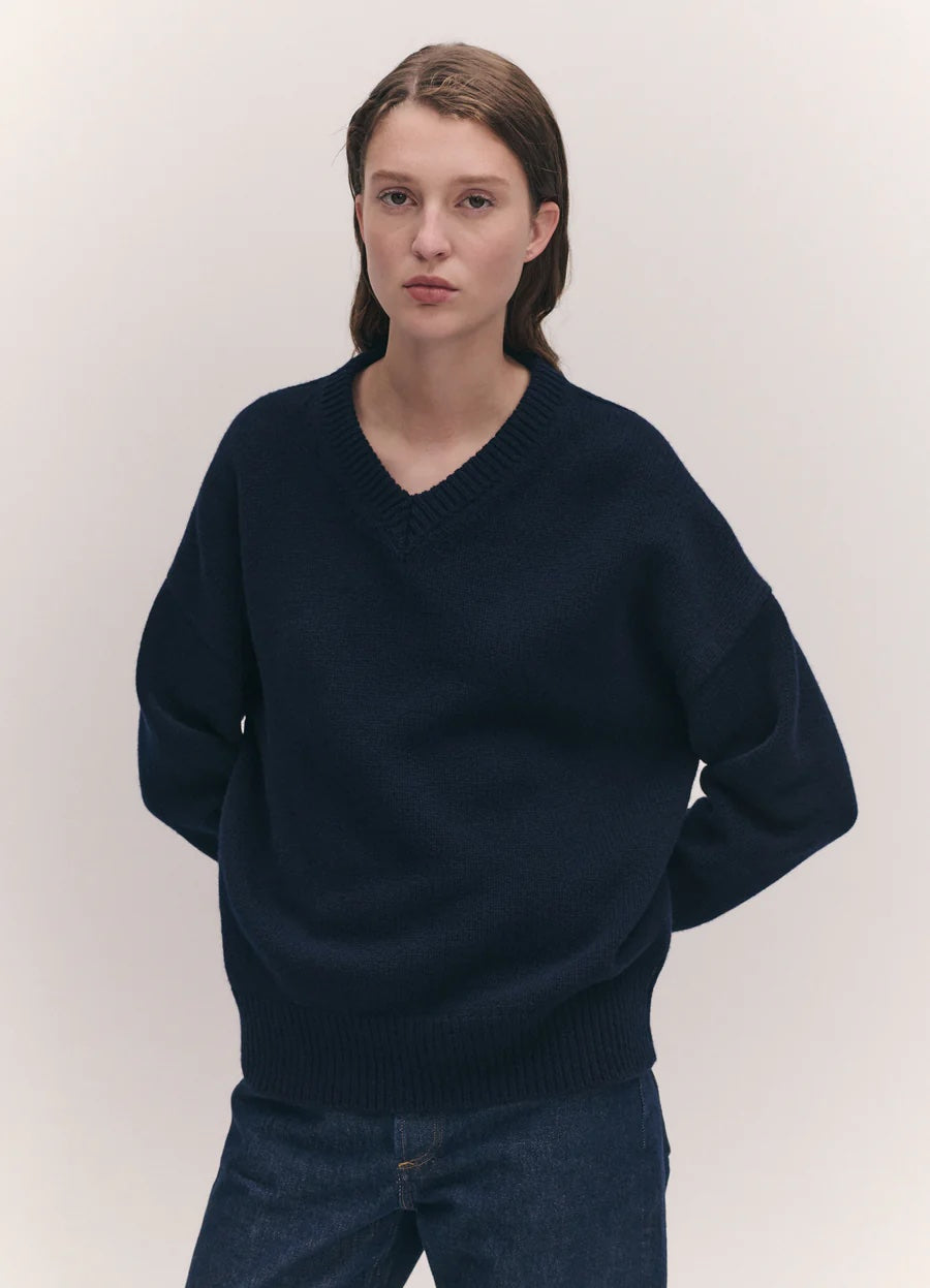 &DAUGHTER BALLA SLOUCH V NECK IN NAVY