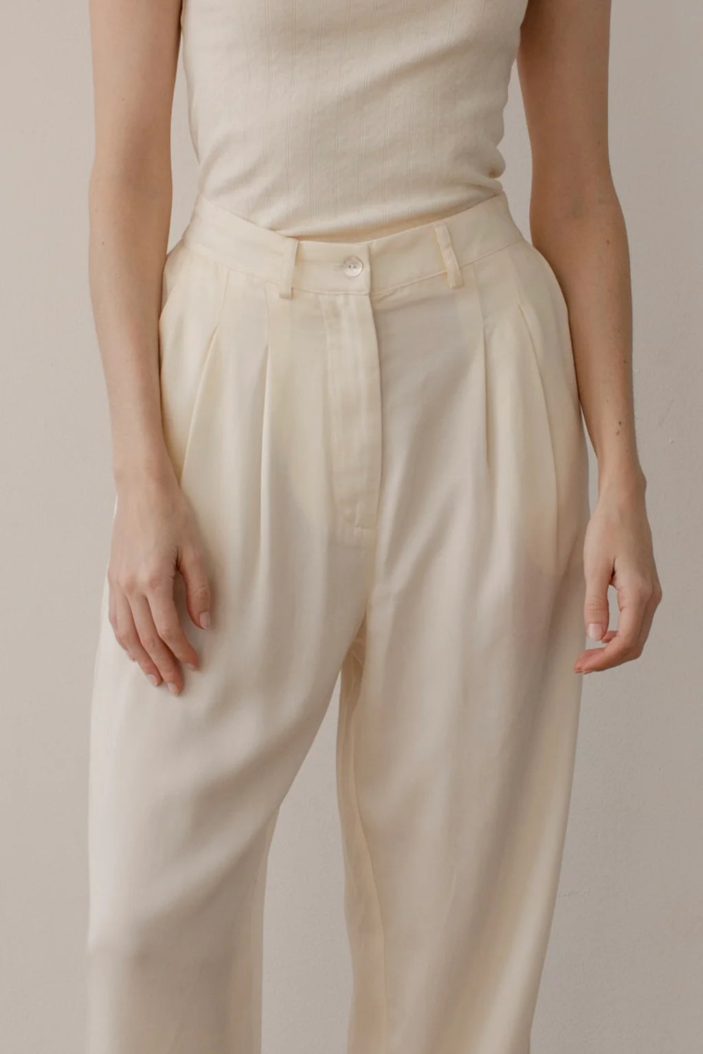 DONNI PLEATED TROUSER IN CREME