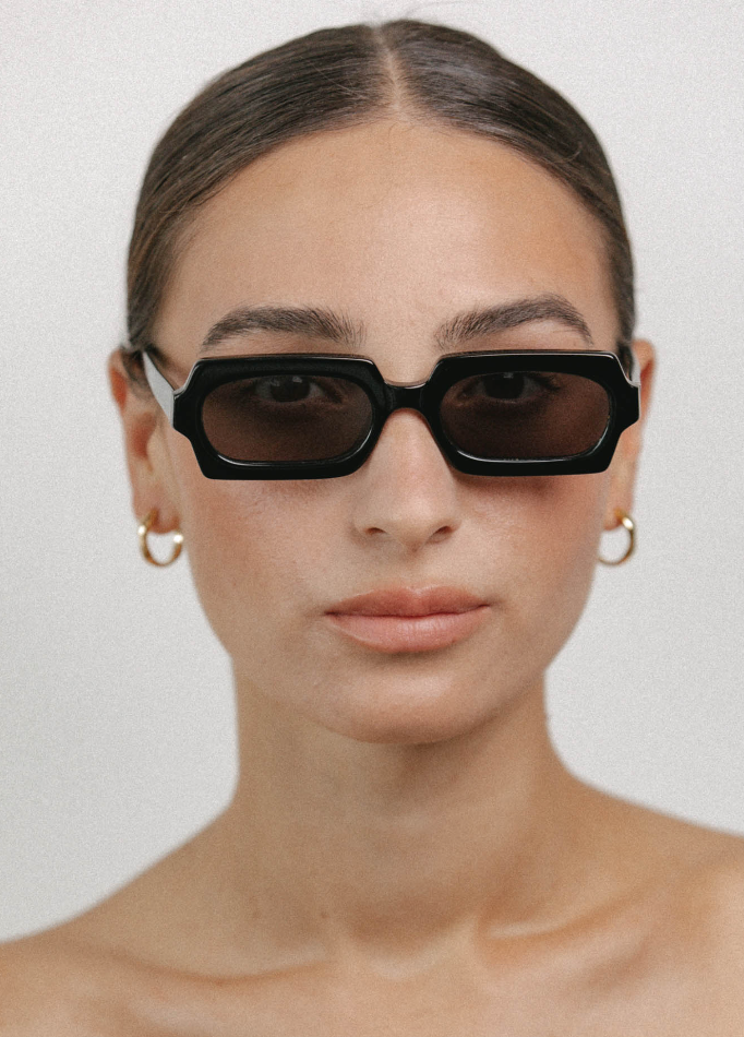 VELVET CANYON REVOLUTION IN BLACK