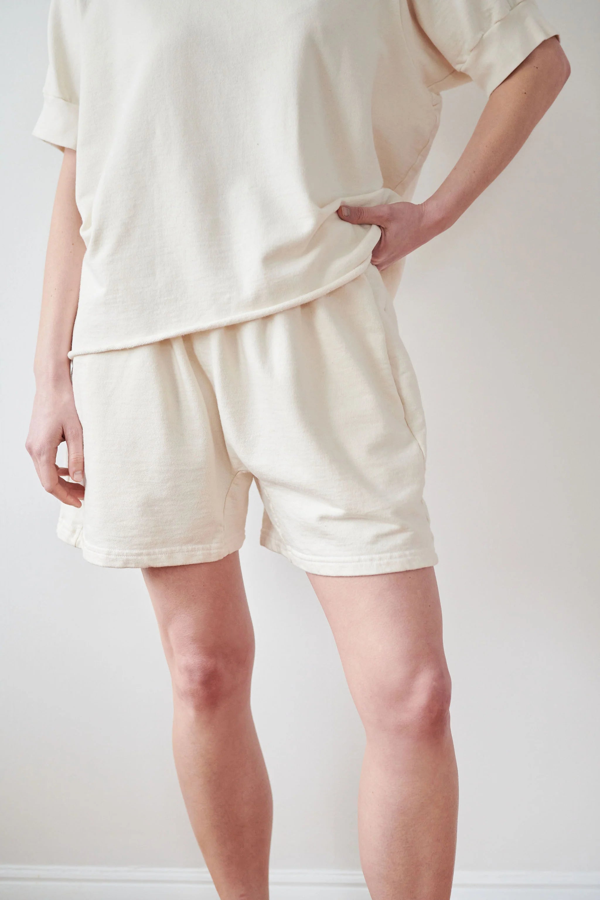 WOL HIDE EASY SHORTS IN NATURAL
