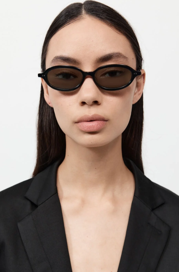 ST. AGNI SLIM OVAL SUNGLASSES IN BLACK