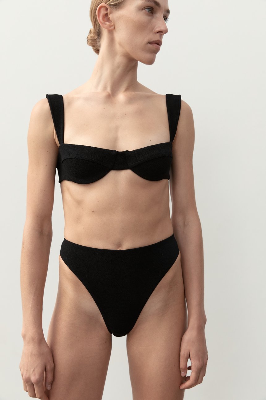 ZIAH ELLA TOP IN BLACK BOUCLE